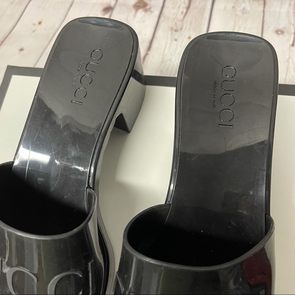 Gucci rubber slide sandals - Picture 3 of 11